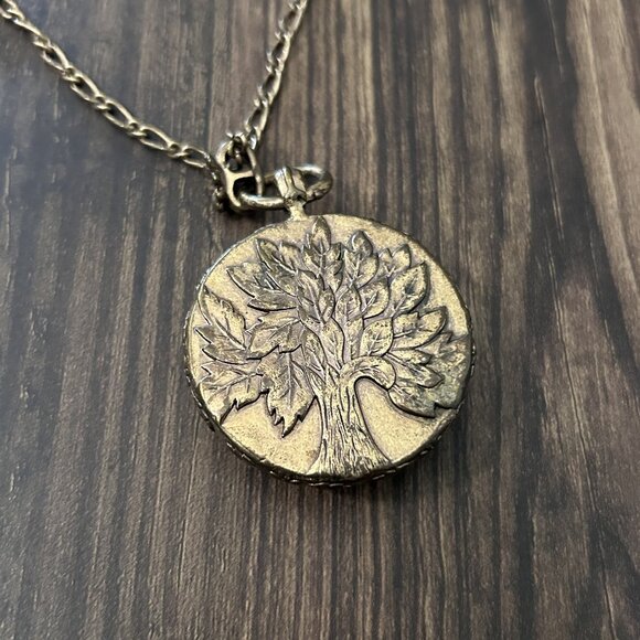 Large Medallion Pendant Necklace ASO Alex Russo - Picture 7 of 8